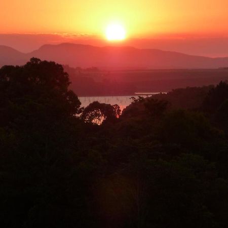 Tinaroo Sunset Retreat Bed & Breakfast Barrine Екстериор снимка