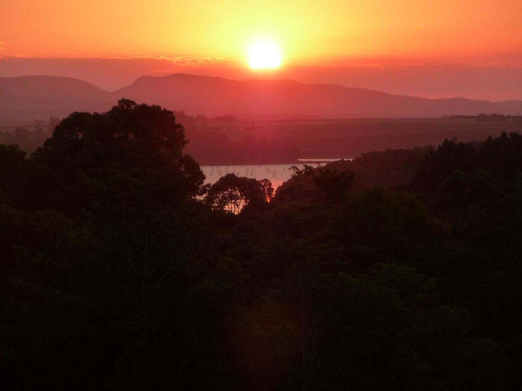 Tinaroo Sunset Retreat Bed & Breakfast Barrine Екстериор снимка