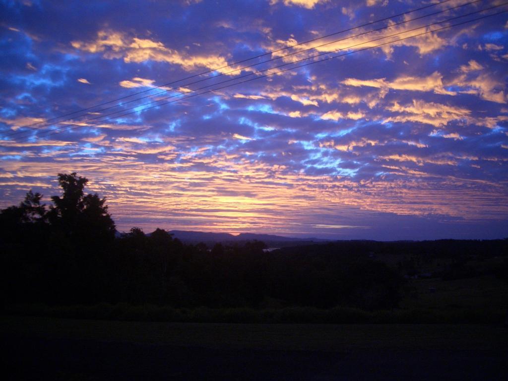 Tinaroo Sunset Retreat Bed & Breakfast Barrine Екстериор снимка